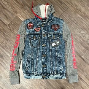 NEW WITH TAGS Jean jacket sweater Chicago Bulls